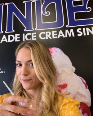 Brooke Nevin Instagram - Perk of filming in an ice cream shop! And I will be be back it’s worth the drive. @handelsnorthridge #yum #nomorewillpower #atemostofitbeforeIthoughtoftakingapic #raspberrychocolatechunk