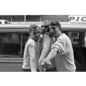 Brooke Smith Instagram - Repost from @stafmagazine
•
“…Alquilé un estudio en la calle 76 oeste y viví allí con John Joseph, y después con Alexa Poli. HR siempre dejaba allí su maleta cuando estaba en la ciudad. Recuerdo que había un poco de violencia en ese entonces … había peleas con las bandas locales sobre todo en Tompkins Square Park….”. Entrevista con Brooke Smith @therealbrookesmith en “Las Mañanas de los domingos en Manhattan”, con motivo de su recién estrenado libro @sundaymatineebook sobre la escena del new york hardcore en el Lower East Side de los años 80

Entrevista al completo con Brooke Smith en www.stafmagazine.com

#newyorkhardcore #sundaymatinee #brookesmith #newyork #cbgb #punkrock #americanhardcore #nyhc #agnosticfront #badbrains #cromags #warzone #murphyslaw #straightahead  #stafmagazine #magazine #doityourself #diymagazine #punkrockculture  #thenewpopculture