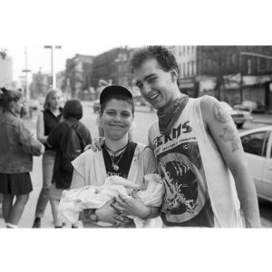 Brooke Smith Instagram - Repost from @stafmagazine
•
“…Alquilé un estudio en la calle 76 oeste y viví allí con John Joseph, y después con Alexa Poli. HR siempre dejaba allí su maleta cuando estaba en la ciudad. Recuerdo que había un poco de violencia en ese entonces … había peleas con las bandas locales sobre todo en Tompkins Square Park….”. Entrevista con Brooke Smith @therealbrookesmith en “Las Mañanas de los domingos en Manhattan”, con motivo de su recién estrenado libro @sundaymatineebook sobre la escena del new york hardcore en el Lower East Side de los años 80

Entrevista al completo con Brooke Smith en www.stafmagazine.com

#newyorkhardcore #sundaymatinee #brookesmith #newyork #cbgb #punkrock #americanhardcore #nyhc #agnosticfront #badbrains #cromags #warzone #murphyslaw #straightahead  #stafmagazine #magazine #doityourself #diymagazine #punkrockculture  #thenewpopculture