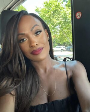 Brooke Thomas Instagram - Oh hi, Ojai! ;) sunshine, eating good, laughing with friends (singing off key with friends too— see the last slide for that😂) a Black owned winery, remembering grandma’s lessons for the BEST skincare, DJ Nina Snow on the aux and @luckygirlrose! What else do you need?!