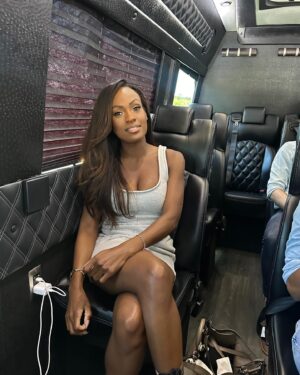 Brooke Thomas Instagram - Big shock that the only one on the trip who didn’t own cowboy boots was the girl from Oklahoma 😩😩But Juneteenth at my girl’s 250 acre Black owned ranch was A MOMENT. Thank you for a really great time @akilahreleford — next to last slide for her very accurate description of what we ate 😋