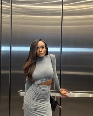 Brooke Thomas Instagram - #OOTD dump, elevator edition as always ;)

#photodump #outfitinspo
