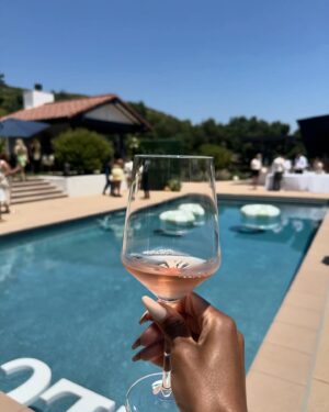 Brooke Thomas Instagram - Oh hi, Ojai! ;) sunshine, eating good, laughing with friends (singing off key with friends too— see the last slide for that😂) a Black owned winery, remembering grandma’s lessons for the BEST skincare, DJ Nina Snow on the aux and @luckygirlrose! What else do you need?!