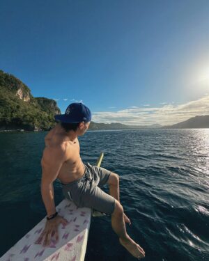 Bruce Roeland Instagram - island boy 🏝️ 

na di marunong magdive