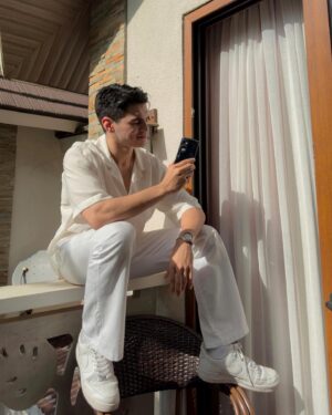 Bruce Roeland Instagram - Elevate your tech game! Pre-order now the new HONOR 90 5G at PHP 24,990   get a FREE JBL Flip 6 (worth PHP 7,499) until supplies last! 

📸 200MP Flagship Camera & TOP 1 Revolutionary Eye Protection greatness awaits. 

SHOPEE: https://bit.ly/3OVnGoM
LAZADA: https://bit.ly/47ucdUA
TIKTOK: http://bit.ly/HONOR905G-TikTok

#HONOR905G
#200MPFlagshipCamera #RevolutionaryEyeProtection