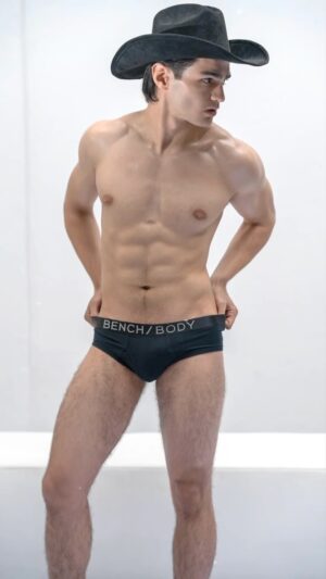 Bruce Roeland Instagram - @benchbodyph