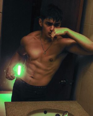 Bruce Roeland Instagram - eighteen. 

photography by @dookieducay