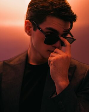 Bruce Roeland Instagram - off guard but on point.

photo: @dookieducay 
styling: @thequilangmiguel 
suit designer: @_vinorias 
mu: @angelinedelacruz_ 
studio: @adastrastudio.ph