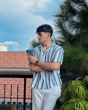 Bruce Roeland Instagram - Enjoying my day off with the new & upcoming HONOR 90 Lite 5G! 

Dive in with 8GB   256GB Super Storage - no more worrying about space! 📱 And when it comes to photos & videos, that 100MP Ultra Camera is your best buddy for epic selfies and shots!

Catch the LIVE launch on September 26 here: bit.ly/HONOR90Lite5G

SHOPEE: https://bit.ly/3EGaTRk
LAZADA: https://bit.ly/3sRypIm
TIKTOK: bit.ly/TikTokH90Lite5G

#HONOR90Lite5G #SuperStorage #100MPUltraCamera #HONORPH