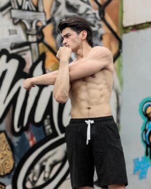 Bruce Roeland Instagram - 🤒 

#BoysOfSummer 

Photographer: @vynimalism 
Video team: @theoffdutysocial 
Grooming: @nixinstituteofbeauty