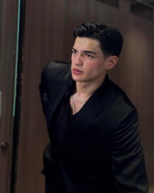 Bruce Roeland Instagram - black on black last night at the 10th year anniversary of @urbansmilesph 

suit designed and styled by @ton_lao 

#urbansmilesluminaire #urbansmiles10thanniversary #drrfdat36