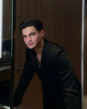 Bruce Roeland Instagram - black on black last night at the 10th year anniversary of @urbansmilesph 

suit designed and styled by @ton_lao 

#urbansmilesluminaire #urbansmiles10thanniversary #drrfdat36