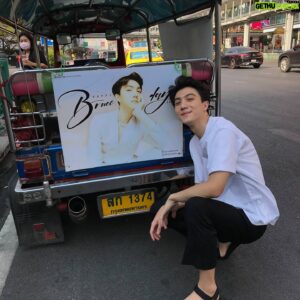 Bruce Sirikorn Kananuruk Instagram - น้องคนนี้โดนแดดเลีย🤣 Thx ü all na krub😊🙏🏻 #แก๊งจระเข้