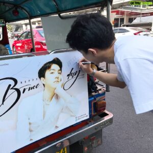Bruce Sirikorn Kananuruk Instagram - น้องคนนี้โดนแดดเลีย🤣 Thx ü all na krub😊🙏🏻 #แก๊งจระเข้