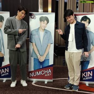Bruce Sirikorn Kananuruk Instagram - ไอคนกลางมันร้ายนะหัวหน้า🤣 #นับสิบจะจูบ #lovelywritertheseries