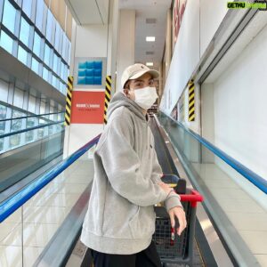 Bruce Sirikorn Kananuruk Instagram - 여기 어디예요?
