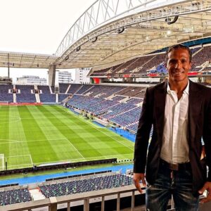 Bruno Alves Instagram - Thank you @fcporto and @portugal  is a honor ! Visiting estádio Dragão in a 🇵🇹Portugal game visiting the @museufcporto is incredible felling , grateful for all the consideration and respect !