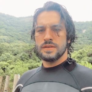 Bruno Bevan Instagram - Tempos que palavras inescrupulosas são ditas desprovidas de empatia e humanidade. Para isso, um dia no mar! 🌊