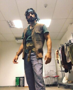 Bruno Bevan Instagram - Recebam, YANKO! Vamos fazer essa imersão na década de 40 pela ótica da cultura cigana. Tiê Diel Ô Diel. Vem aí em Além da Ilusão, a sua novela das 6. #TVGlobo #AlémDaIlusão