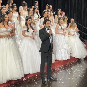 Bruno Bevan Instagram - Que honra fazer parte do baile das flores, 104 anos de tradição! Viva Belém do Pará.