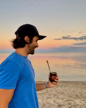 Bruno Bevan Instagram - A gauchada sabe aproveitar o final de tarde! Nosso país é multicultural e esse tal de mate é bom, ein!