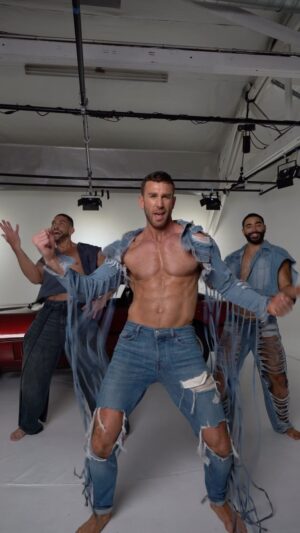 Bruno Carvalho Alcantara Instagram - Was ‘bout time PitCrew saddled up 🤠 Bee-HA! 
@brunocalcantara @laith_ashley 
•
Taught this to my boys in 10 minutes and they slayed it for a one-take wonder.. what y’all think? 
•
#pitcrew #dragrace #rupaulsdragrace #snatchgame #texasholdem
•
Dc: @mattmccall @dexrated
🎥 @kadestrunk 
@daytonnelz