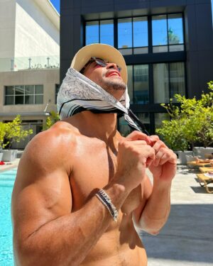 Bruno Carvalho Alcantara Instagram - Summertime ☀️

#stayshining #summer #sunny #lgbtq #brunoalcantara #smile #behappy #dontworry #cute