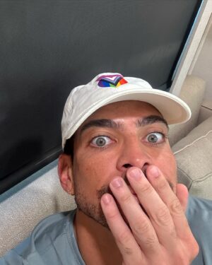 Bruno Carvalho Alcantara Instagram - While I wait… 

#waitingroom #silly #lgbtq #pridemonth #waiting #brunoalcantara #itnotthatserious #behappy #selfie
