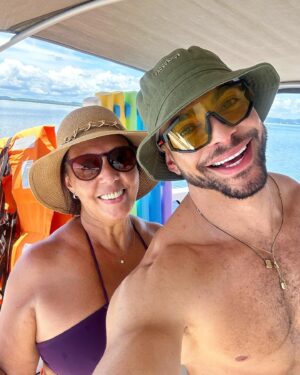 Bruno Carvalho Alcantara Instagram - Bahia que não me sai do pensamento …

Bahia won’t get out of my mind.

#bahia #summer #brazil #salvador #friends #besttime #happiness #vacation #lgbtq #trip #lgbtqtravelers #beautifuldestinations #axé