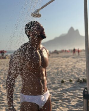 Bruno Carvalho Alcantara Instagram - Ay, Rio de Janeiro ❣️

#riodejaneiro #brazil #ipanema #brunoalcantara #amo