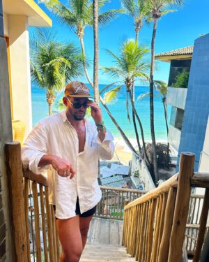 Bruno Carvalho Alcantara Instagram - Bahia que não me sai do pensamento …

Bahia won’t get out of my mind.

#bahia #summer #brazil #salvador #friends #besttime #happiness #vacation #lgbtq #trip #lgbtqtravelers #beautifuldestinations #axé