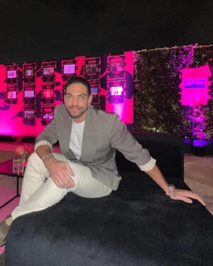 Bruno Carvalho Alcantara Instagram - What a beautiful night @lalgbtcenter 

#lgbtq #losangeles #brunoalcantara #gala #pride #beautifulnight #happiness #queer