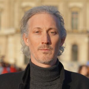 Bruno Gouery Instagram - ☀️

📸@thenastybaker_photography
Merci !

#paris #parisien #flaneur #iloveparis #lelouvre #ballade #actor