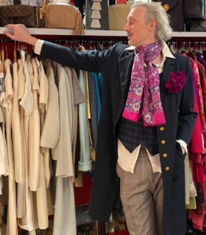 Bruno Gouery Instagram - Springtime !

Merci @parisfashionvintage pour ce look… dandy…

Parisfashionvintage - 68 Bld de Port-Royal - Paris V
Amazing place !! 

Livia, you rock !!!
🌺 🪡 🍾 💛💙❤️ 🤩

#paris#parisianstyle#menfashion#parisfashionvintage#vintage#secondhandfashion#actorlife#casting#dandy#peace#flowerpower#springtime