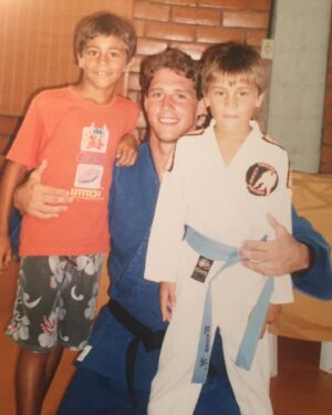 Bruno Montaleone Instagram - tbt um de cada canto da vida até esses 27.