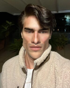 Bruno Montaleone Instagram - Sextou. Escolha uma skin e só vai!