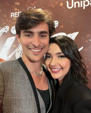 Bruno Montaleone Instagram - Ontem foi tanta coisa que mal cabe num post só. Momentos da pré-estreia de Perdida que estreia dia 13 de julho em todos os cinemas do Brasil. Muito obrigado a todo os envolvidos, desde quem ajudou esse sonho a se tronar realidade a quem sonhou junto com a gente! 
.
 Style: @thiagobiagi 🖤