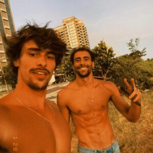 Bruno Montaleone Instagram - É o Mário do ano mano! Parabéns pro meu irmão de vida! Ele é o cara que eu mais conheço e que mais me conhece nessa vida. A gente é tão grudado que sempre que me veem sozinho perguntam: ué, cadê o Nano?! O tempo passa e nada muda, pro bem! Não há quem ouse falar mal desse cara! A conexão de irmãos é única e sou muito grato pelos meus. Continuarei acompanhando tua trajetória de perto e estarei sempre torcendo pelo seu sucesso! Viva Mariano, o único que você conhece! #mainyasuo