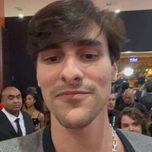 Bruno Montaleone Instagram - Ontem foi tanta coisa que mal cabe num post só. Momentos da pré-estreia de Perdida que estreia dia 13 de julho em todos os cinemas do Brasil. Muito obrigado a todo os envolvidos, desde quem ajudou esse sonho a se tronar realidade a quem sonhou junto com a gente! 
.
 Style: @thiagobiagi 🖤