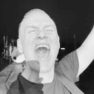 Bryan Adams Instagram - Dublin. Ireland 🇮🇪 ❤️ thank u!
#sohappyithurts
#sohappyithurtstour 
#bryanadamssohappyithurts