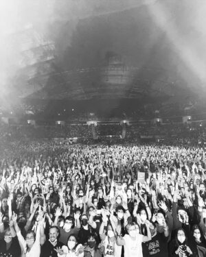 Bryan Adams Instagram - Lisboa, Portugal 30 Jan, 2022
16,000  people tonight. ❤️ #backtolive #bryanadamssohappyithurts