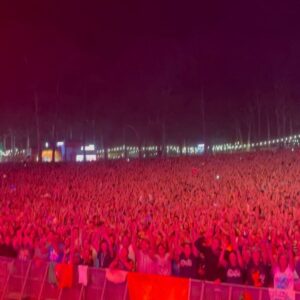 Bryan Adams Instagram - Such a big beautiful night in Porto, Portugal 🇵🇹 Obrigado a todos, eu te amo. ❤️ Beijinhos #bryanadamssohappyithurts