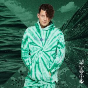 Bryan Dechart Instagram - 🌍 Happy Earth Day! 🌎 

“Love Your Mother” by @cloakbrand is partnering with @charitywater to build a well in Uganda, check out their latest drop!
