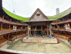 Bryan Dechart Instagram - Shakespeare’s “Globe Theatre” in London 🇬🇧 w/ @amelia_rose_blaire before #MCMComicCon this weekend!
Two theater nerds having a great time exploring this beautiful city!
.
This is a faithful reconstruction of Shakespeare’s theater from the end of the 1500’s which produces classical and contemporary plays year round.