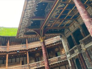 Bryan Dechart Instagram - Shakespeare’s “Globe Theatre” in London 🇬🇧 w/ @amelia_rose_blaire before #MCMComicCon this weekend!
Two theater nerds having a great time exploring this beautiful city!
.
This is a faithful reconstruction of Shakespeare’s theater from the end of the 1500’s which produces classical and contemporary plays year round.