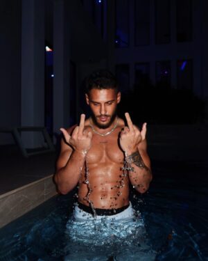 Bryan Dubois Instagram - night vibes 👋🏼😎