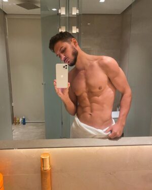 Bryan Dubois Instagram - #repost de Dubai en Août