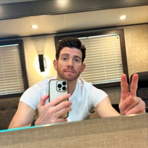 Bryan Greenberg Instagram - Mirror selfie= proof of life ✌🏼