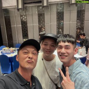 Bryan Shu-Hao Chang Instagram - 關於前段時光，奇幻人生結束的那晚
男子都醉了😵‍💫
@convenience_store_1999