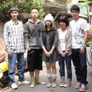 Bryan Shu-Hao Chang Instagram - 13年了，多幸運在我出道不久的時候，就遇到了妳。
「張書豪～～」那開朗又帶點搞笑的叫聲依然在耳邊迴盪。
每每認真導戲完，最後總是用可愛的笑容突然收尾。是！阿導，妳說什麼都好～我都接受。
這一次也是這麼突然，但這次真的不想說「好」。
有些人，只要共事過一次，就還會有下次。
有些人，只要內心待過，就不會只是路過。
你總是調侃我很會哭，但這一次我沒有。妳留在我生命裡的畫面，總是那樣陽光勇敢，我也要用同樣的狀態，祝福妳無憂無慮的在天堂，繼續拍著感人的劇，溫暖大家。
：「阿導～～～～～」
：「怎樣啦～～～～～」
：「天堂是不是很美～～～～～」
：「我比較美吧～～～～～」
：「當然，你永遠都最美！」